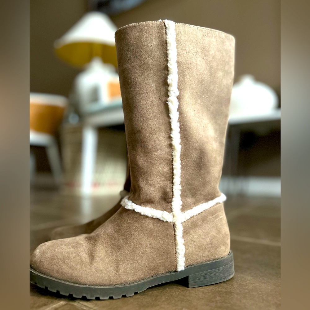 American Eagle suede below the ankle boots size 5